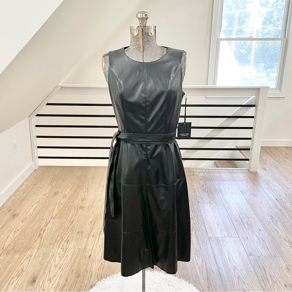 XS simply vera Vera Wang Black sleeveless faux leather dress - Picture 1 of 7
